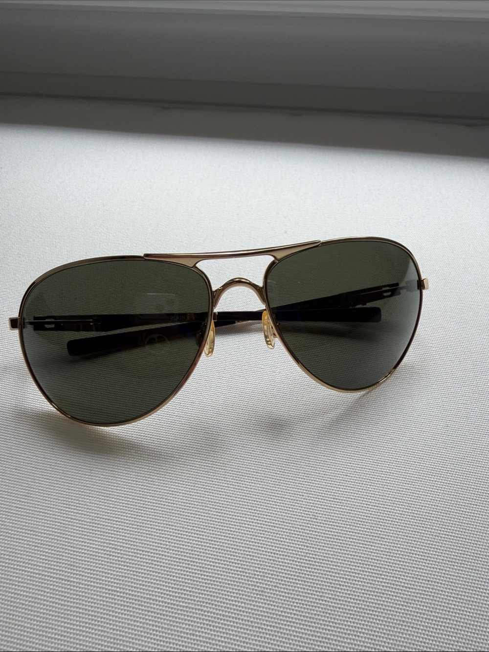 Oakley Aviator Sunglasses with Gold Frame and Dark Lenses